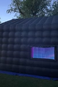 Boite de nuit gonflable